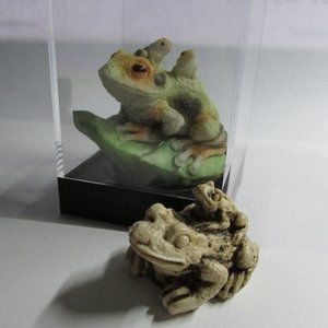 A Lot of 2 Mamma Frogs with Babies Figurine